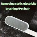 A Double-Sided Manual Dust Brush, a Reusable Pet Hair Remover Suitable for Clothes, Bedding, Sofas, Furniture, Carpets, And an Anti-Static Tool with a Plastic Handle, Requires No Electricity, Designed for Shedding And Grooming Dogs.