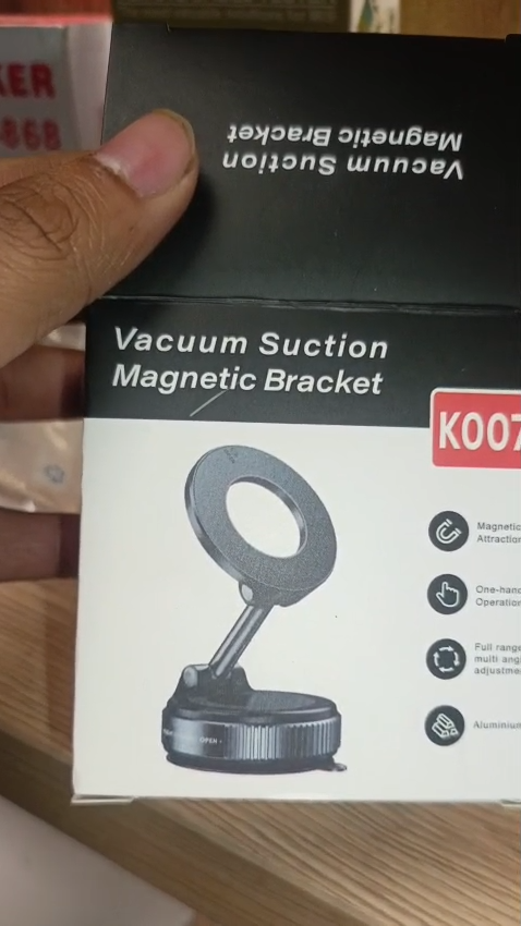 Magnetic 360° Magnetic Car Phone Holder With Strong Suction Base