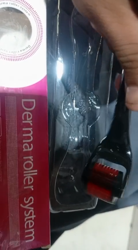 Derma Roller, 0.5mm for Hair and Skin Therap, Micro Needle Derma Roller with 540, Beauty Roller for Anti-aging Skin Repair, Acne Scars Removal and Pores with 540 Titanium Needle for Men and Women